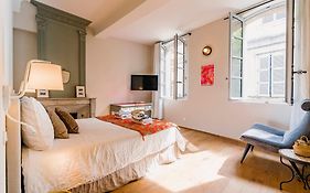 Le Petit Avignon - Chambres & Appartement A Deux Pas Du Pont D'Avignon Et Du Palais Des Papes